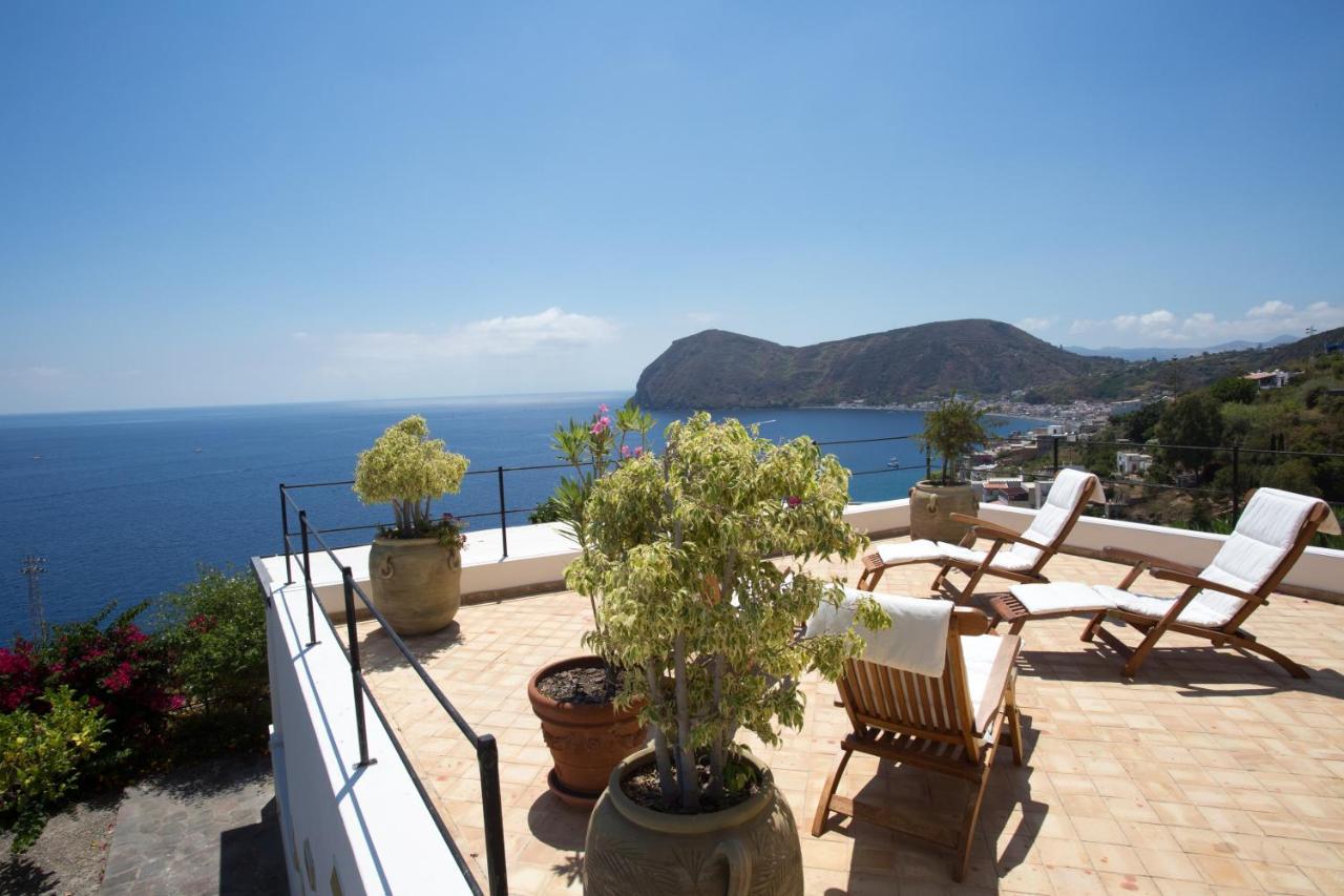 Charming House In With Sea View Holiday home